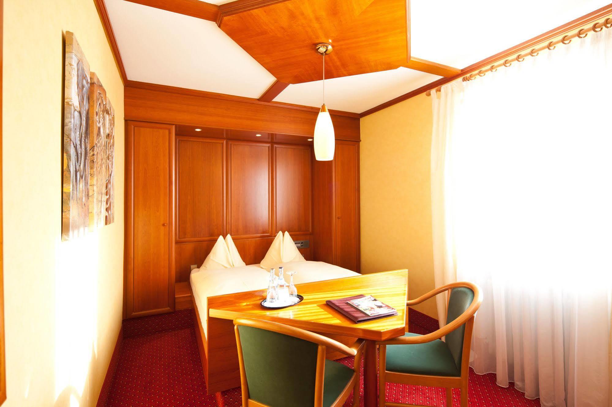 שטוטגרט Hotel Azenberg מראה חיצוני תמונה